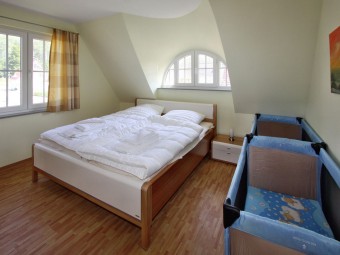 Das erste Eltern-Schlafzimmer im Dachgeschoss